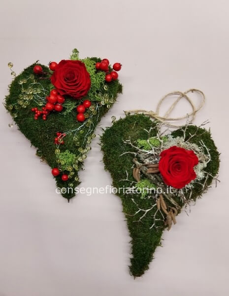 Cuore con muschio e rosa stabilizzata